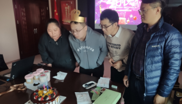 江苏中建商砼程桥分公司开展四季度集体生日会