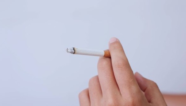 滴酒不沾、不抽烟的人，寿命会不会比抽烟喝酒的人长吗