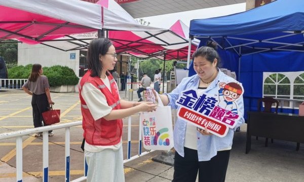 镇江移动：护航中高考 温情服务暖人心
